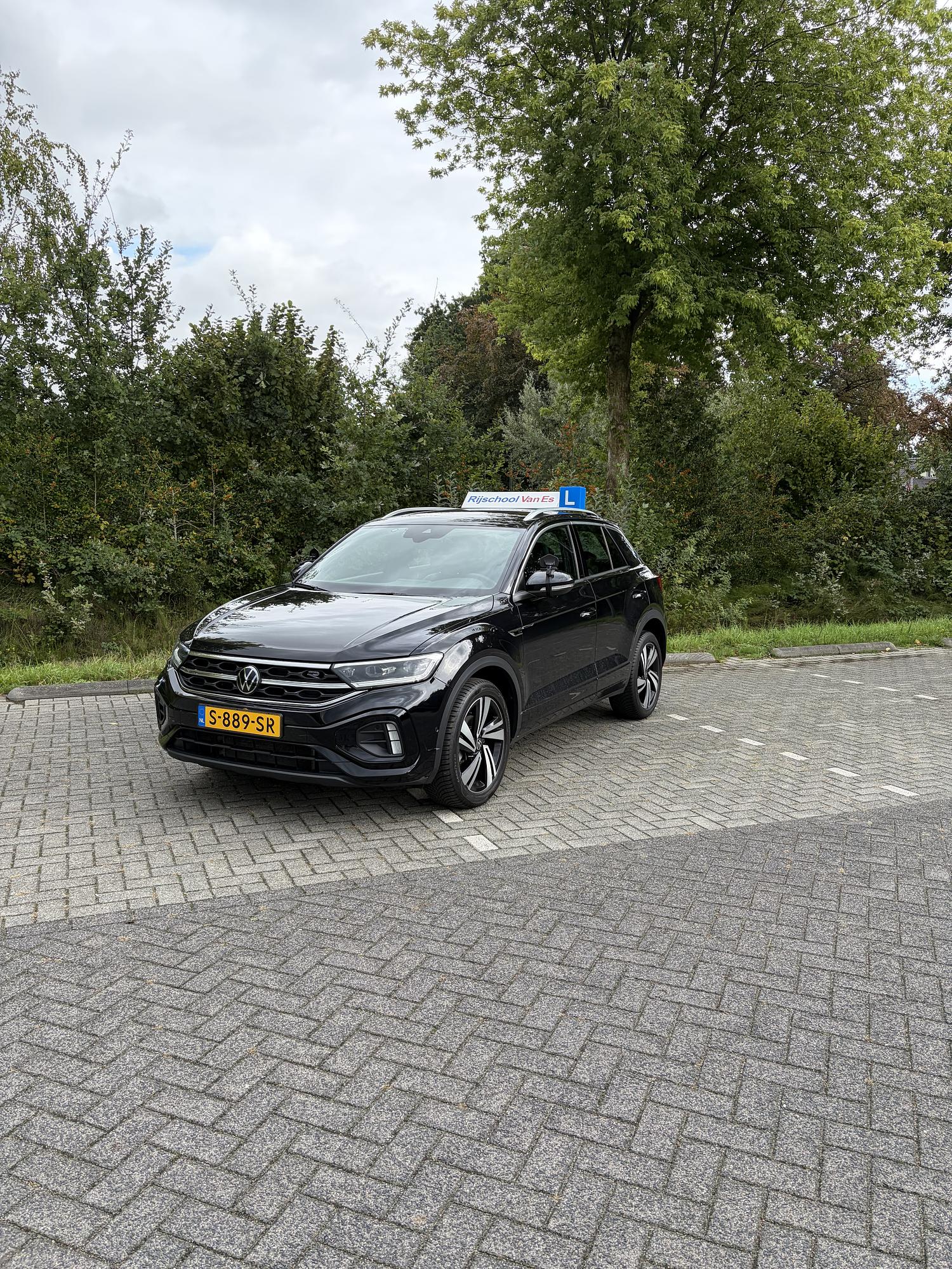 lesauto op parkeerplaats in Scherpenzeel